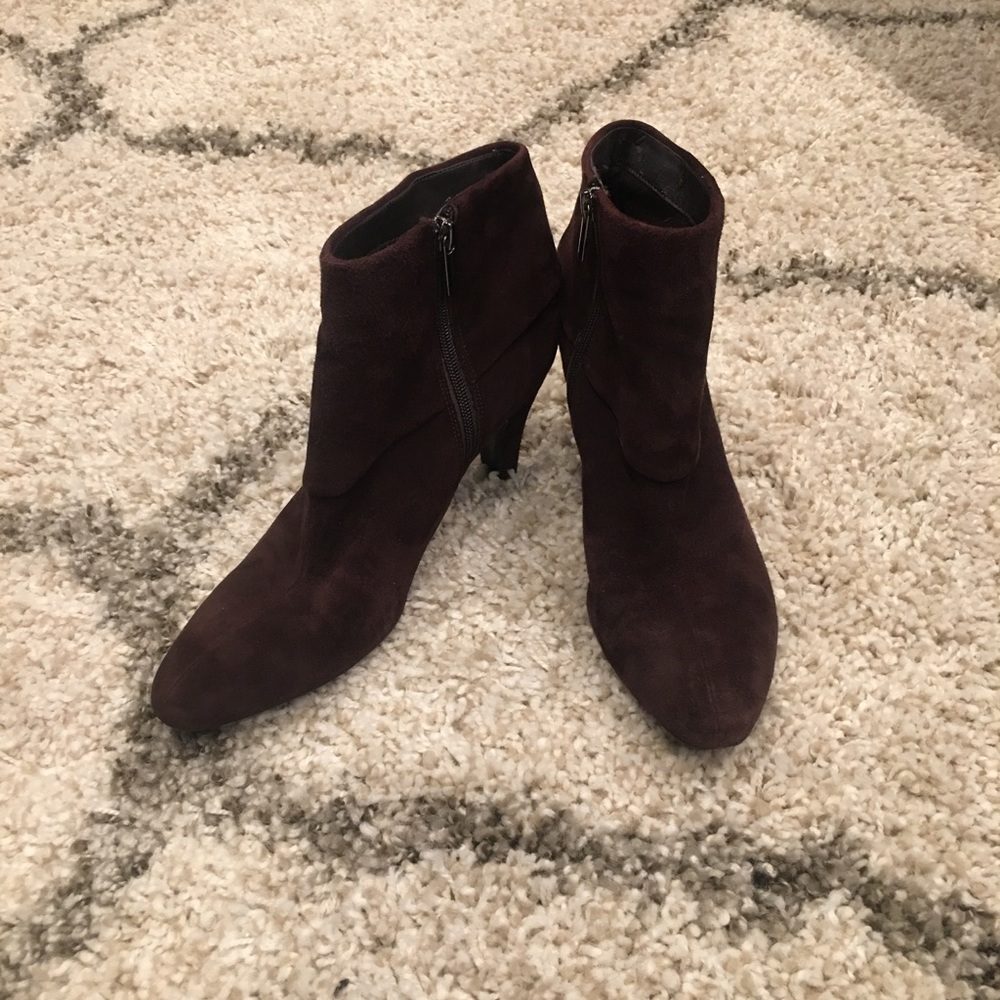 Bandolino suede booties